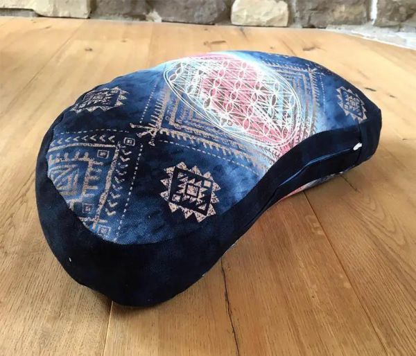 Spirit of OM Meditationskissen Halbmond "indigo/peach" 40cm x10cm